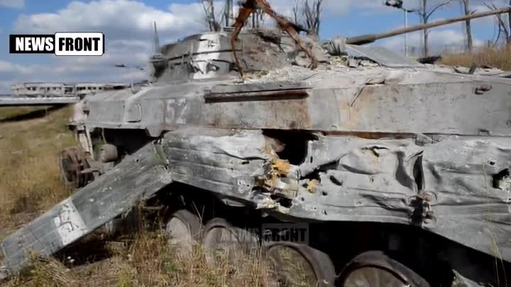 Эксклюзивные кадры- украинскую бронетехнику достали из-под завалов д ...
