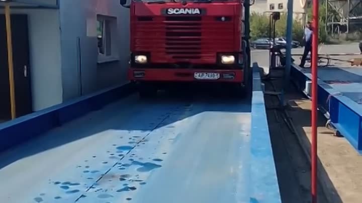 Взвешивание седельного тягача Scania c 3-осным полуприцепом на автом ...
