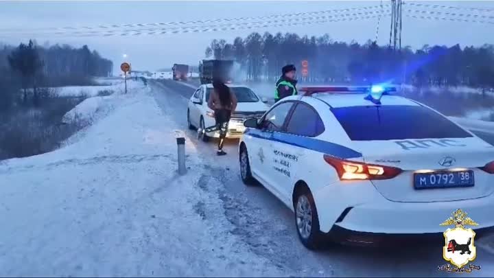 В_Ангарске_полицейские_оказали_помощь_замерзающим_водителю_и_пассажиру