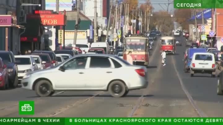 Самая опасная остановка в России находится в Курске (1080p).mp4