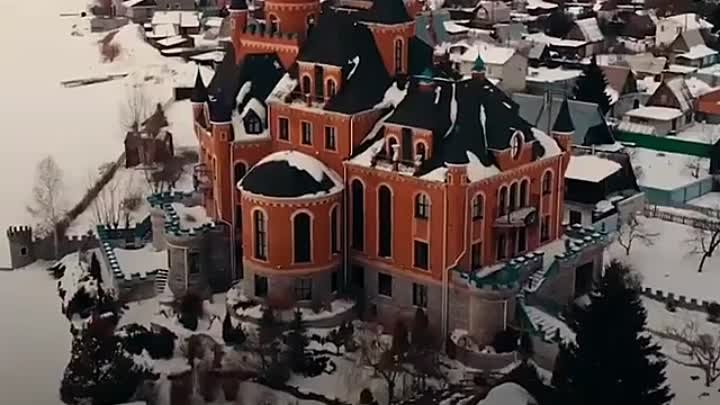 Тюмень ♥️ Величественный замок, построенный в районе озера Андреевск ...