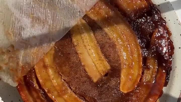 Банановый карамелизованный пирог