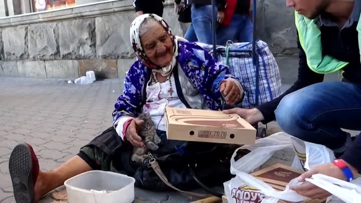 Gest emotionant pina la lacrimi a unui tinar din Moldova