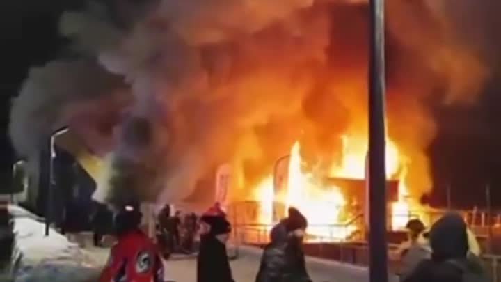 На набережной в Тольятти сгорел ресторан "Небо"