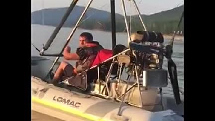 Тольяттинцы засняли летавшую над Волгой лодку