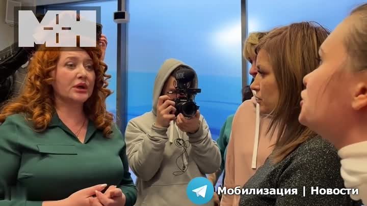 Один ваш муж хочет домой! сотрудницы приёмной Путина вступили в пере ...