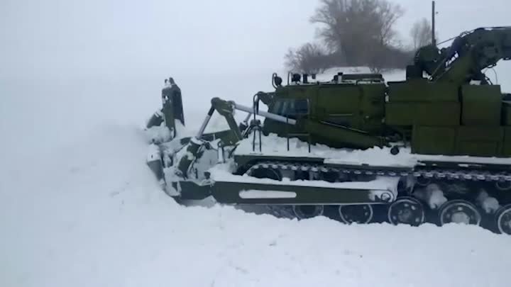 Военные ЦВО расчистили от снега 30 км дорог на Алтае