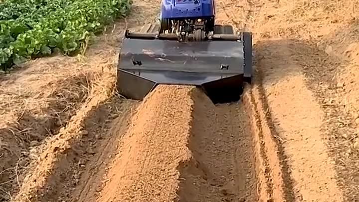 Гусеничный мини-трактор с автопилотом (сделано в Китае)
