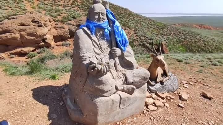 Гора Большое Богдо и солёное озеро Баскунчак