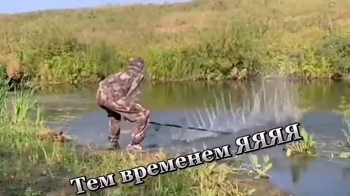 КОГДА ТВОЙ ДРУГ ВПЕРВЫЕ В ЖИЗНИ ПОЙМАЛ БОЛЬШОГО ОКУНЯ😱😂😂😂👍👍👍