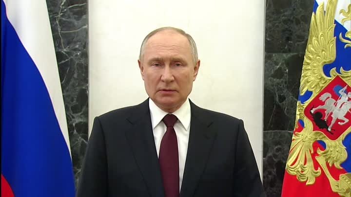 Президент России Владимир Путин поздравил военнослужащих и ветеранов ...