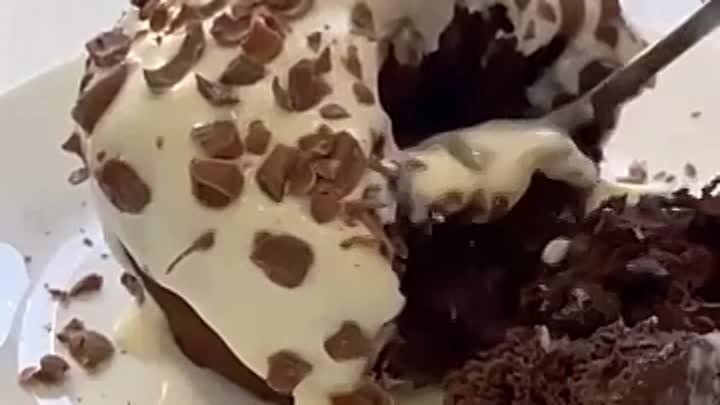 Шоколадное пирожное на завтрак