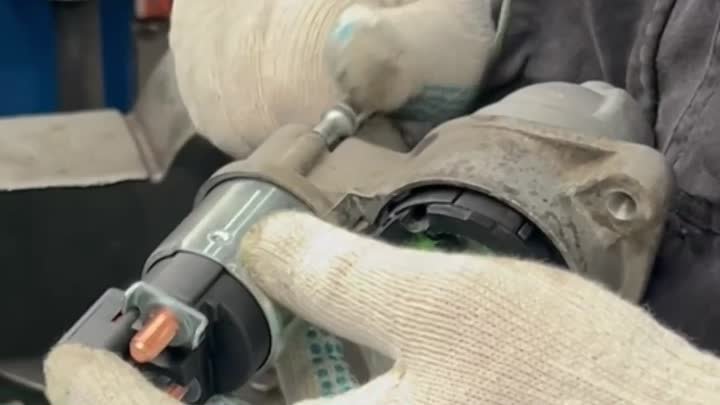 Сборка стартера после ревизии на автомобиле Kia Optima