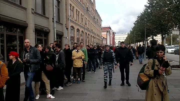 Одиночные пикеты в поддержку Павла Устинова у администрации президен ...