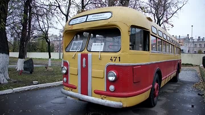 Зачем на Советском автобусе ЗиС, было странное обрезанное окно