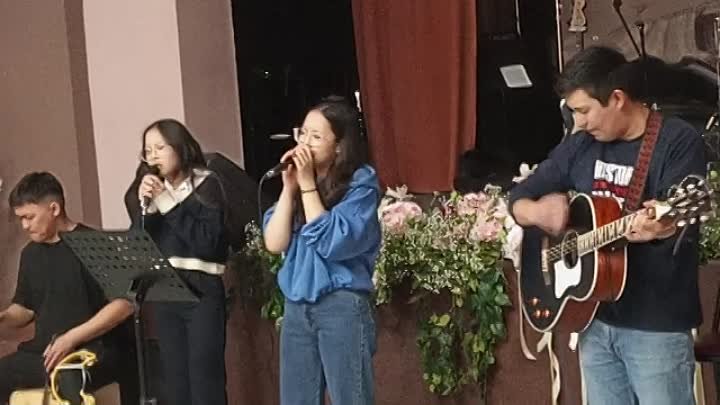 Казахская молодёжь прославляет Ису Спасителя 👍👍👍