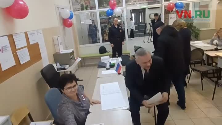 Губернатор Травников проголосовал на выборах Президента