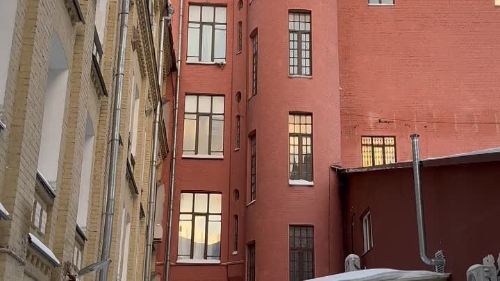 Здание бывшего Реального училища (ул. Мясницкая, 43/2). 