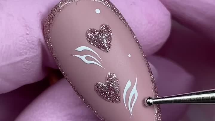 Нежные ногти с валентинками. Видеоуроки маникюра