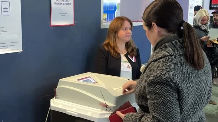 Известные красноярцы голосуют на выборах президента