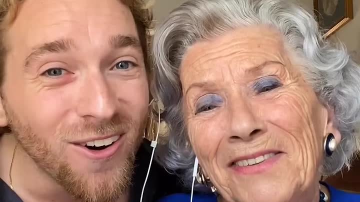 Поёт Nathan Trent и его 87-летняя бабушка