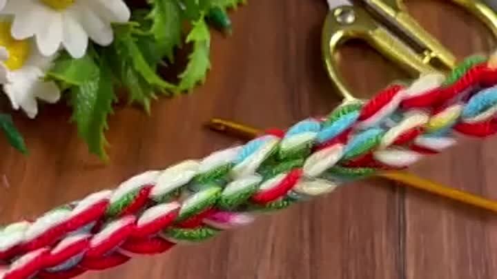 Разноцветный шнур крючком