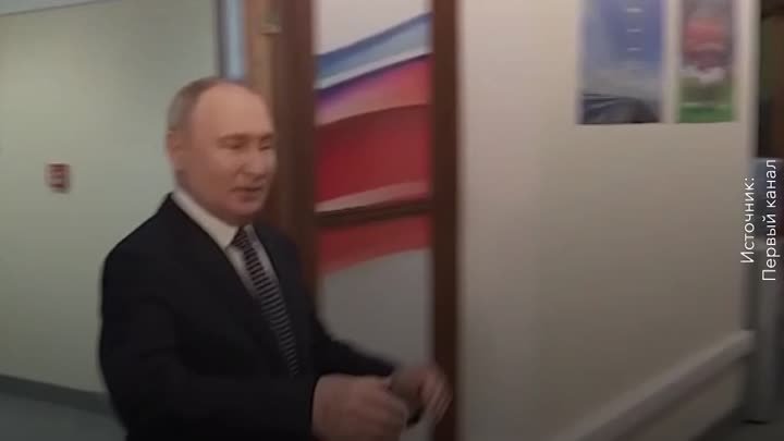 Владимир Путин посетил свой избирательный штаб