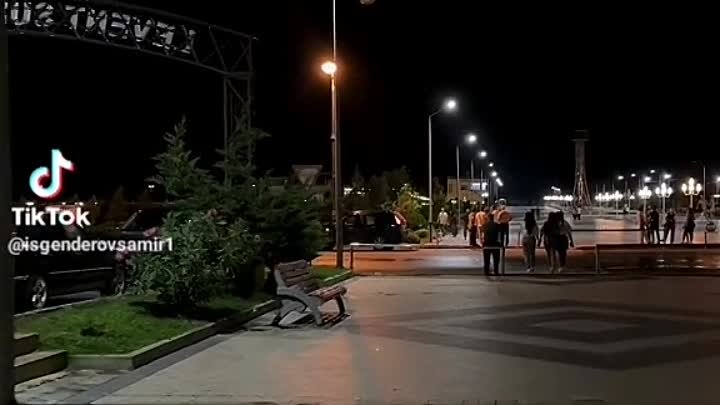 Приморский парк и бульвар ночью.