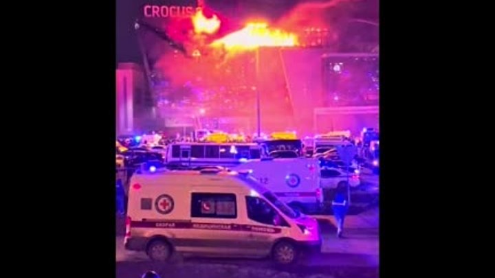 В здании произошло несколько взрывов, затем Crocus City Hall охватил ...