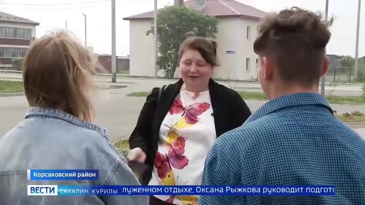 Председатель УИК № 55 села Озёрское Оксана Рыжкова готовится к прове ...