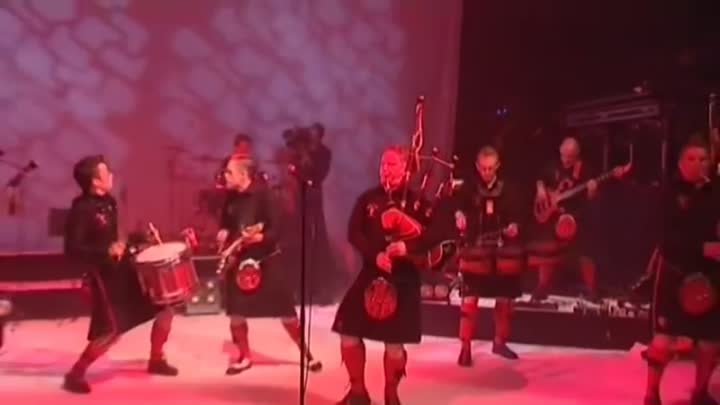 Red Hot Chilli Pipers - Smoke on the Water, Thundurstruck (The Fourt ...