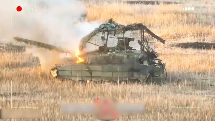 АТАКА  украинские танки горели и  войска РФ  уничтожили все опорники ...