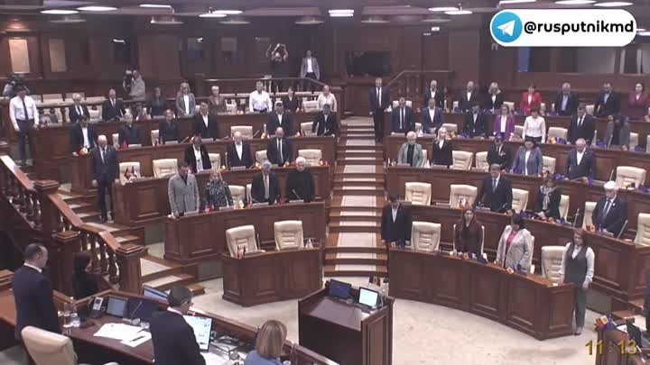 Сегодняшнее заседание парламента началось с минуты молчания в память ...