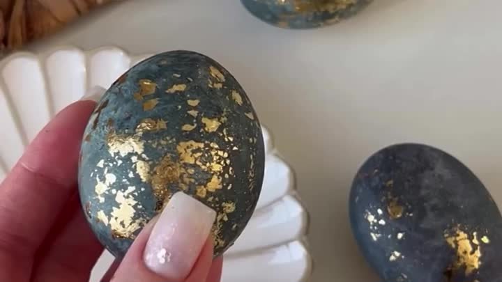 Как необычно покрасить яйца