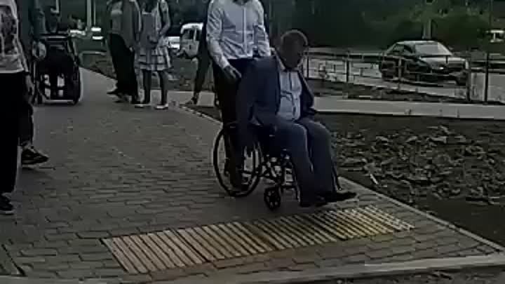 Мэр Нижнего Тагила посадил работников дорожных служб в инвалидные ко ...