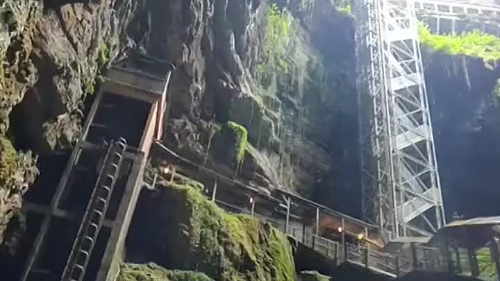 🌍 **Пещера Гуфр Берже, Франция