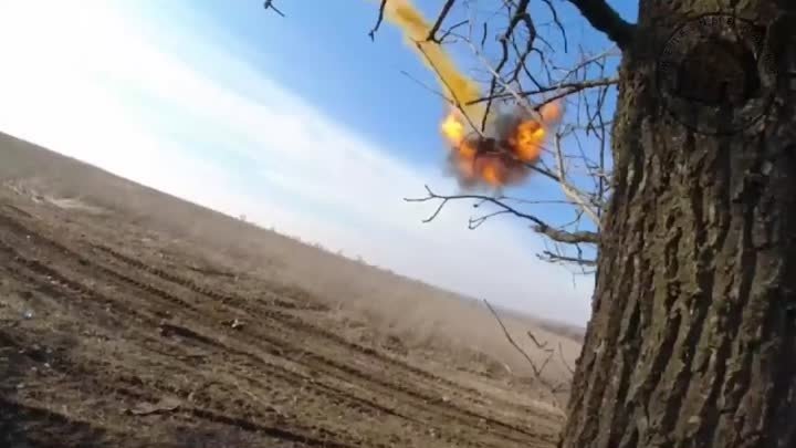 Российские войны из Барс- 27, сбили вражеский FPV-дрон из дробовика .