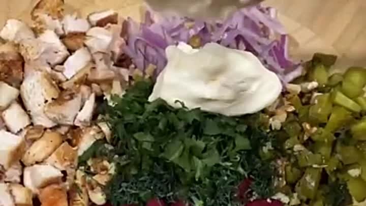 Салат с куриной грудкой и фасолью консервированной