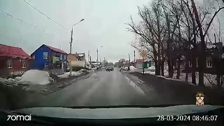 В Омске подросток решил перебежать дорогу и попал под колеса иномарки