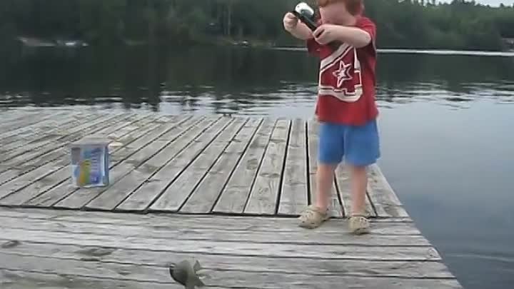 Мальчик поймал рыбу в рекордно короткие сроки