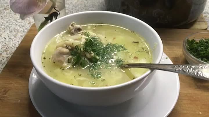 Куриный суп с кукурузной крупой и мятой