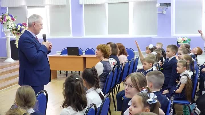 Александр Самокутяев посетил «Гагаринский форум» в родной школе