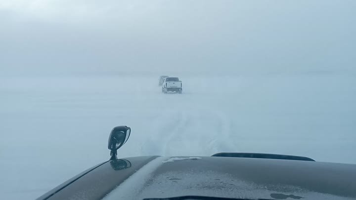 На рыбалку Охинский район, толщина льда полтора метра.