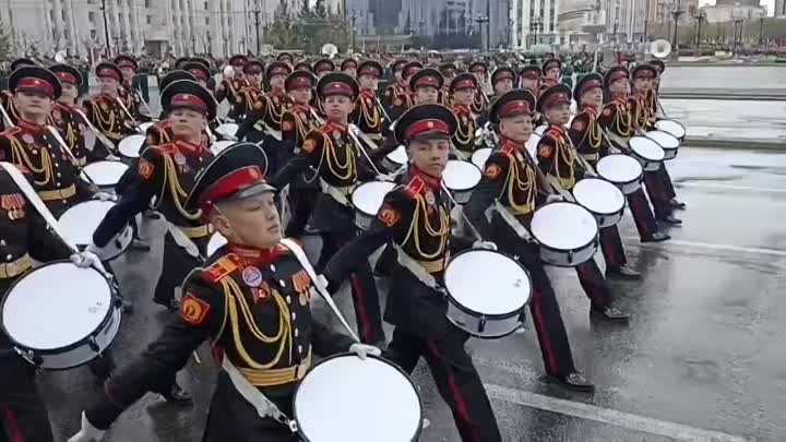 На главной площади «Города воинской славы» Хабаровска строевую выучк ...