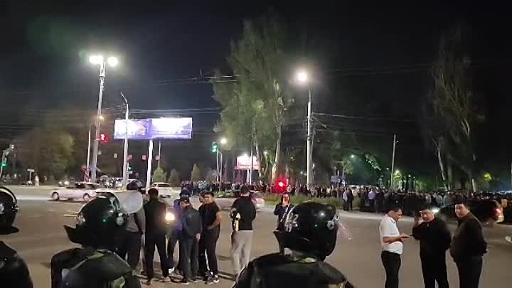 В Бишкеке во время ночных беспорядков пострадали 29 человек