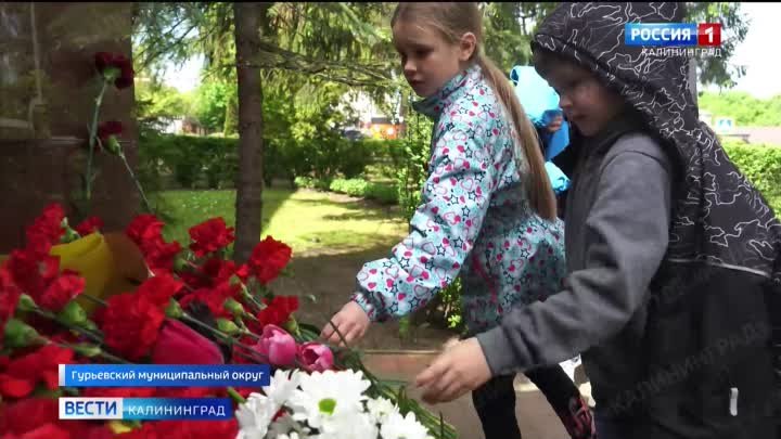Сегодня жители Гурьевска совершили праздничный автопробег и поздрави ...
