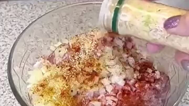 Мясной рулет с яйцом