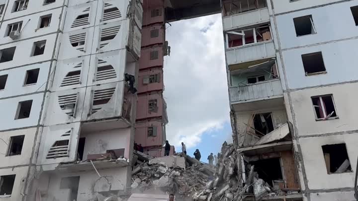 Подъезд 10-этажного жилого дома обрушился в Белгороде, пострадали дв ...