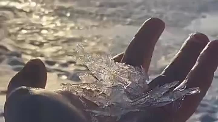 Игольчатый лед на набережной 