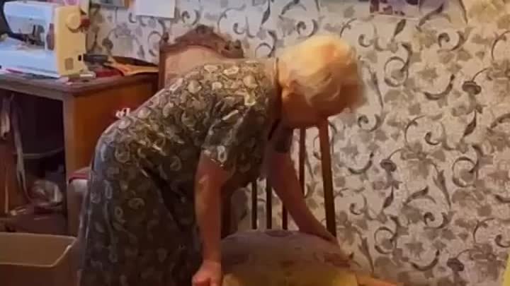 🥇92х-летняя питерская бабушка показала молодежи, как делать планку